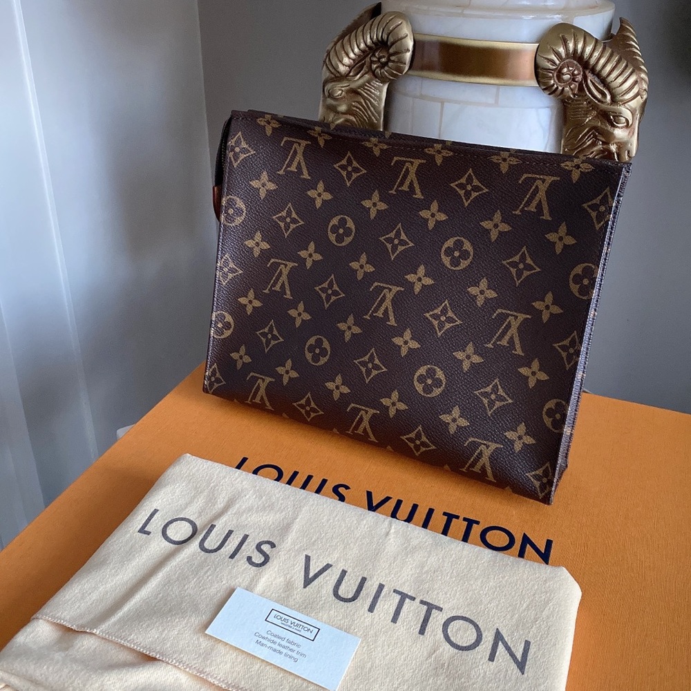Louis Vuitton Toiletry 26